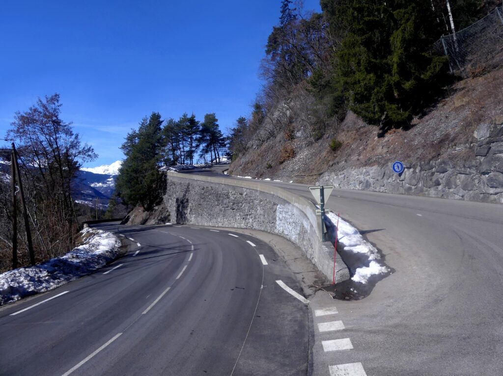 Intersection entre la RD915, axe de desserte de Bozel, du Planay et de Pralognan-la-Vanoise